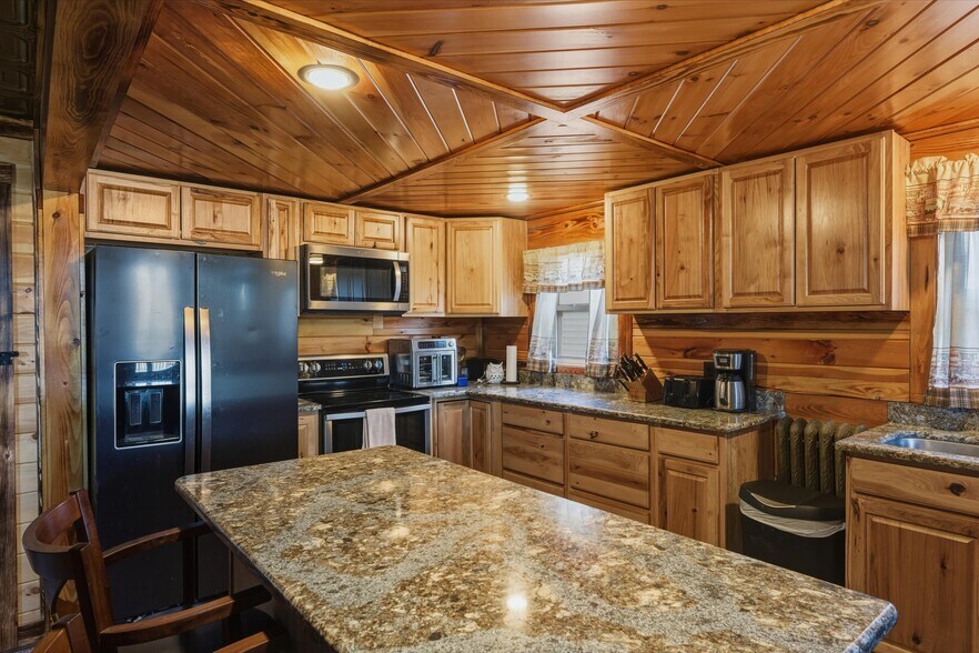 More Photos Of 415 Palmer Ave, Corinth Specialty For Sale