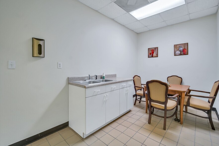 More Photos Of 1306 Heidt Ave, Savannah Office For Lease