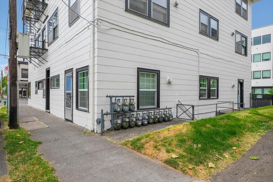 More Photos Of 4435 SE Belmont St, Portland Apartments For Sale