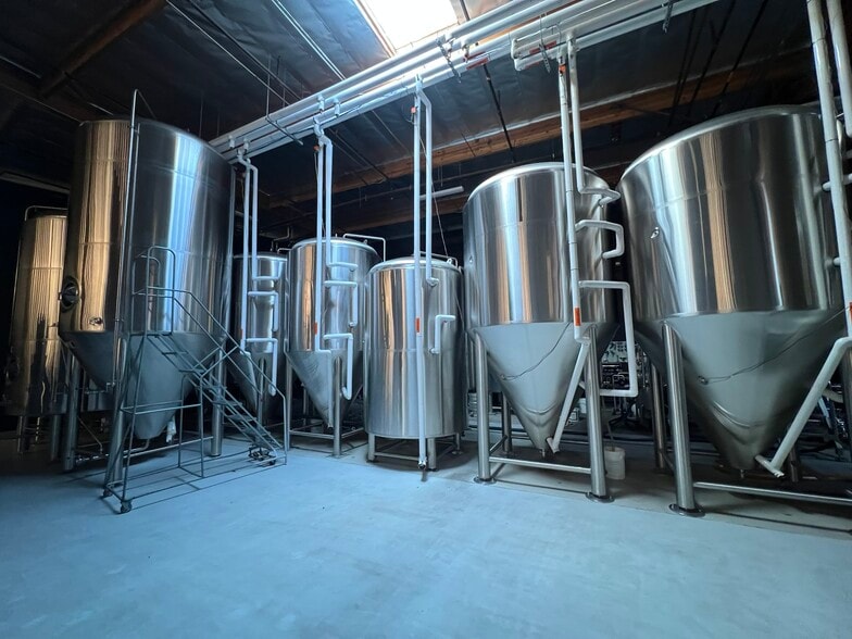 More Photos Of 2550 Jason Ct, Oceanside Manufacturing For Lease