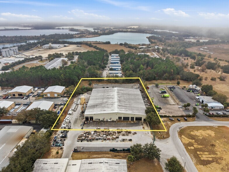 More Photos Of 263-271 Southridge Industrial Dr, Tavares Warehouse For Lease