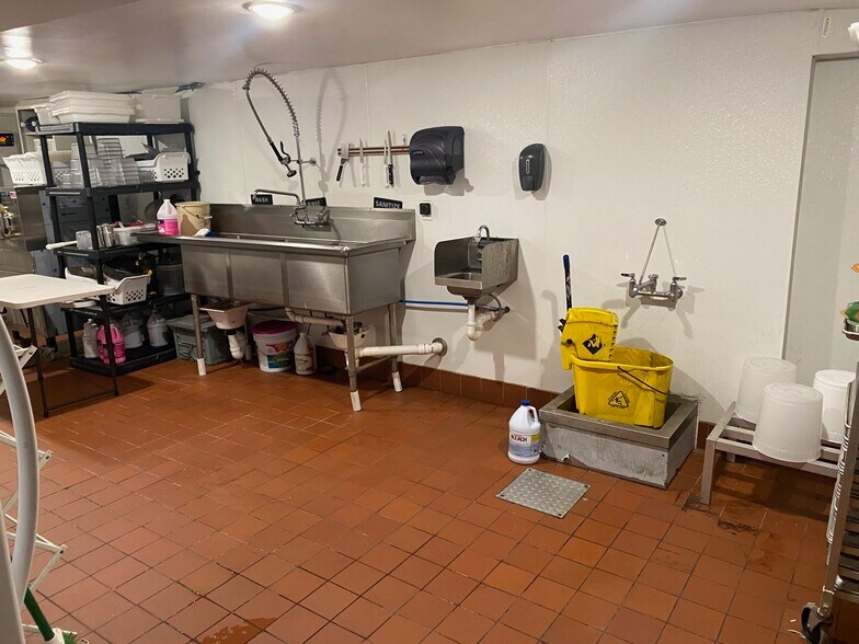 More Photos Of 465 Central Ave, Jersey City Storefront Retail Residential For Lease