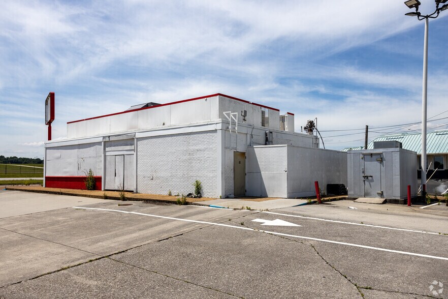 More Photos Of 2684 Alcoa Hwy, Alcoa Service Station For Lease