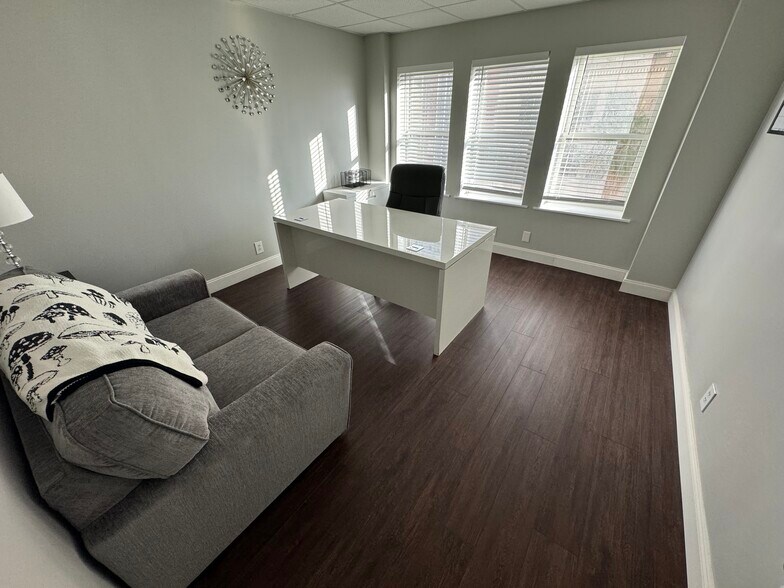 More Photos Of 120 S Olive Ave, West Palm Beach Office Residential For Lease