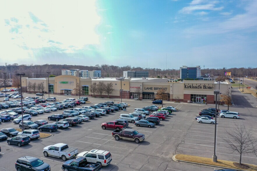 More Photos Of 2281 N Germantown Pky, Cordova Storefront For Sale