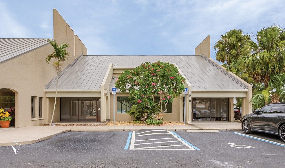 Primary Photo Of 1510 Royal Palm Square Blvd, Fort Myers Medical For Lease