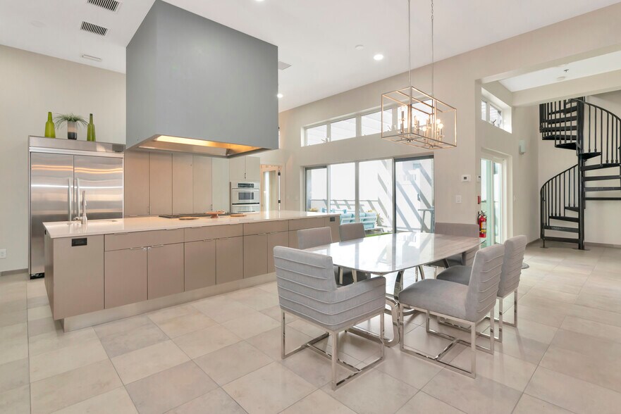 More Photos Of 1345 2nd St, Sarasota Office Residential For Sale