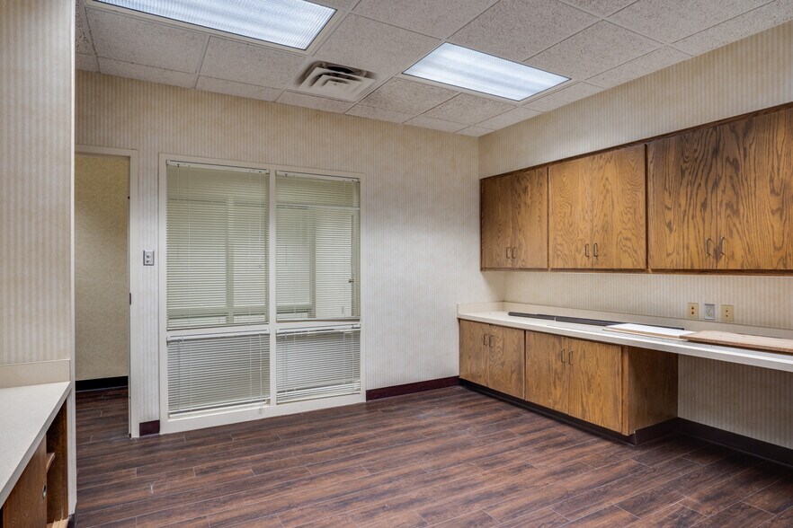 More Photos Of 2716 Commerce St, Wichita Falls Industrial For Sale