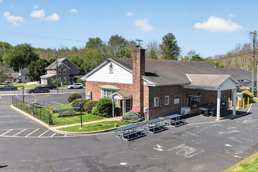 More Photos Of 101 Walnut St, Green Lane Bank For Sale