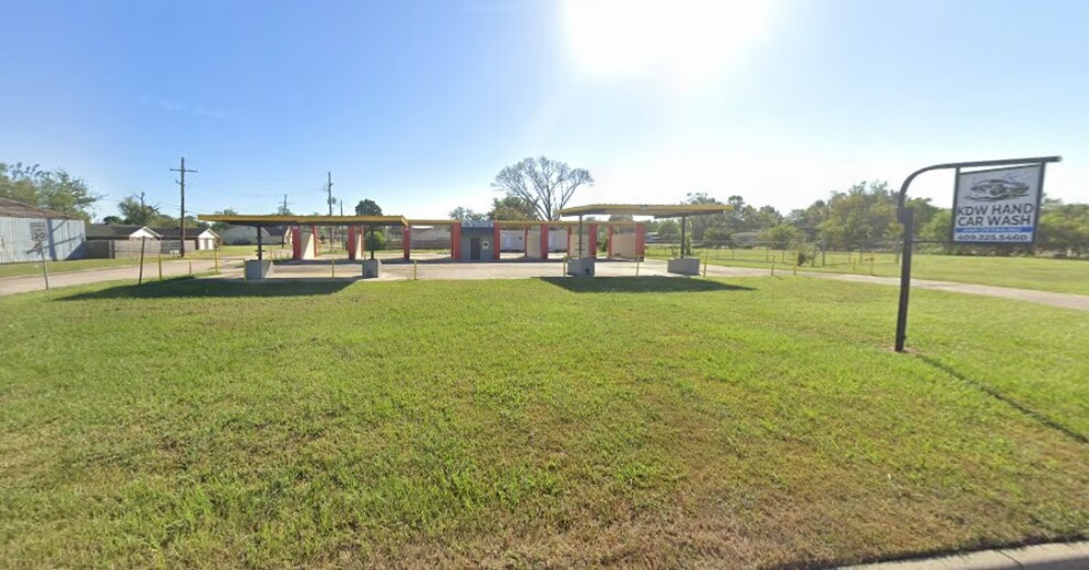 Primary Photo Of 3215 S 11th St, Beaumont Carwash For Sale