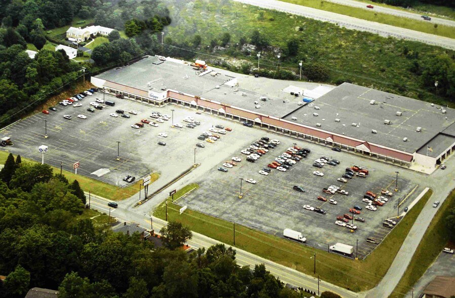 More Photos Of 3022 E Cumberland Rd, Bluefield Unknown For Lease