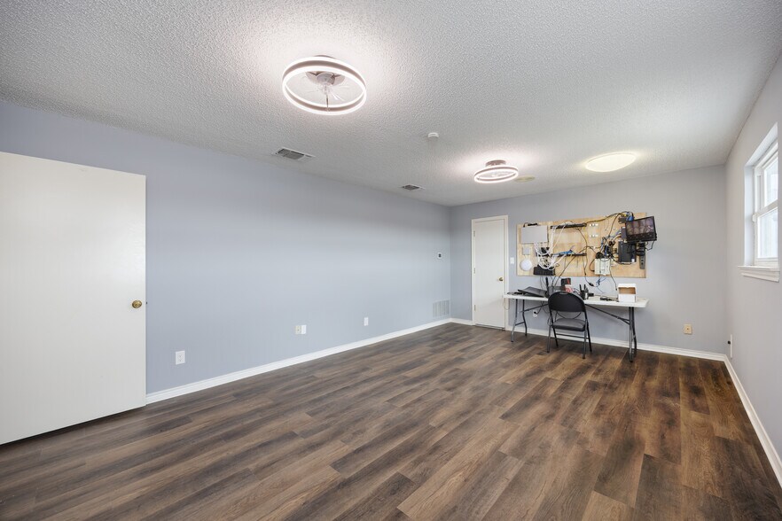 More Photos Of 259 Ranch Trl, Rockwall Office For Lease
