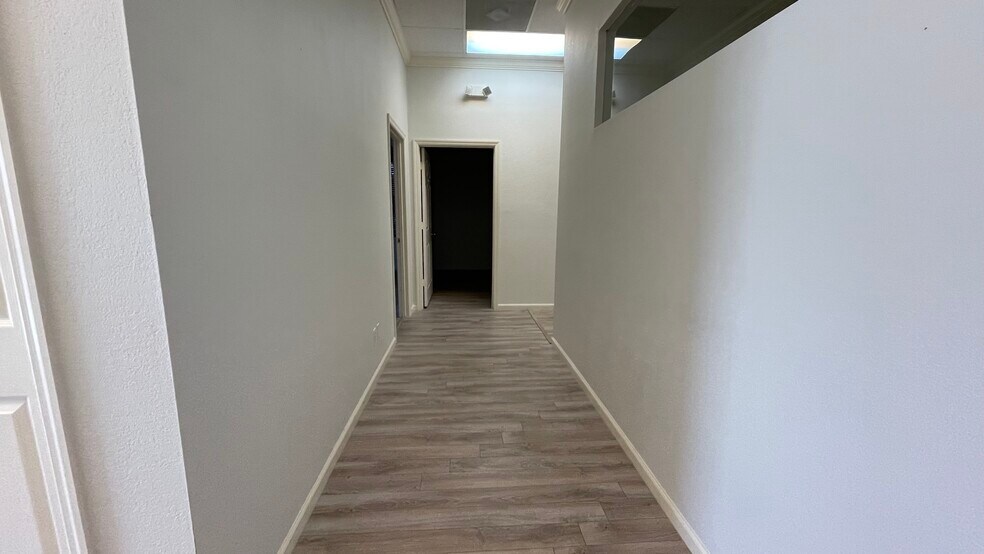 More Photos Of 3459 Pine Ridge Rd, Naples Office For Lease