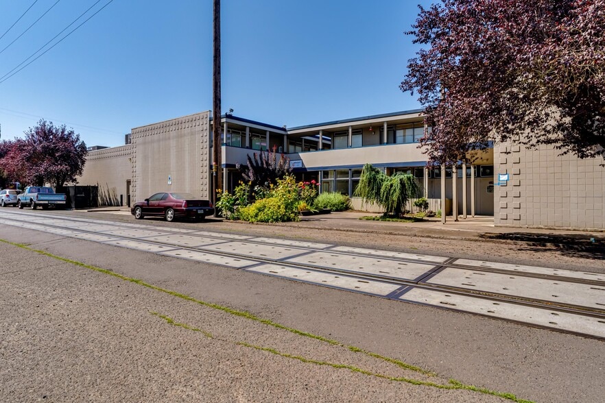 More Photos Of 545-575 Holly St, Junction City Storefront Retail Office For Lease
