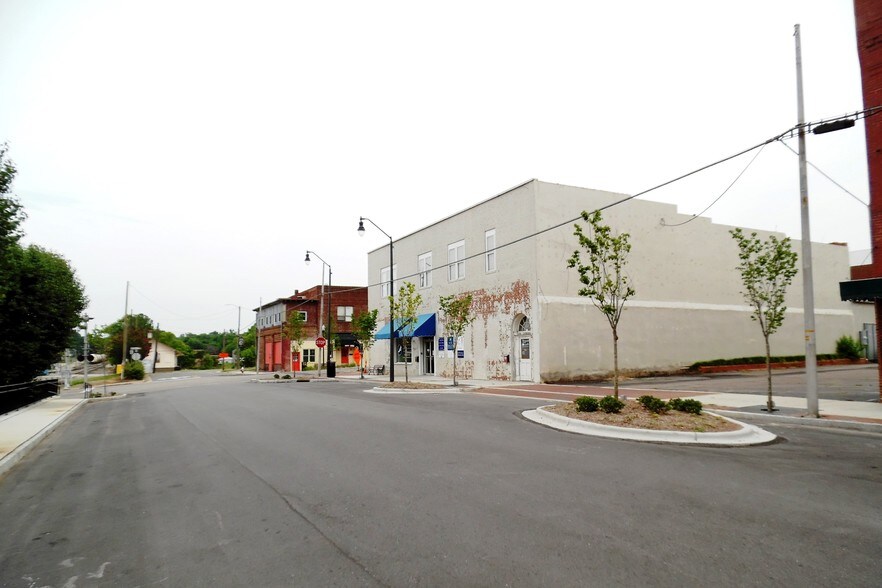 More Photos Of 148 S Moore St, Sanford Restaurant For Lease