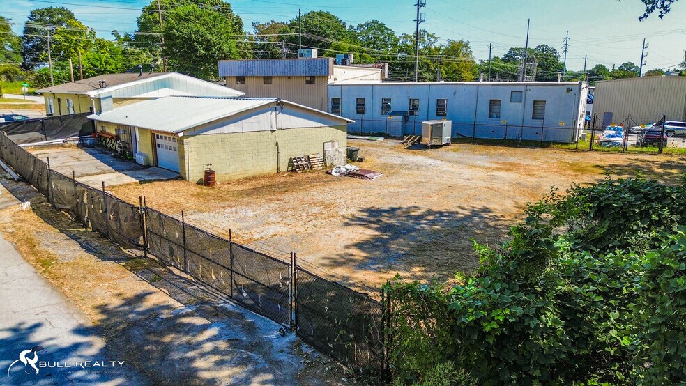 More Photos Of 1464 Willingham Dr, East Point Light Distribution For Sale