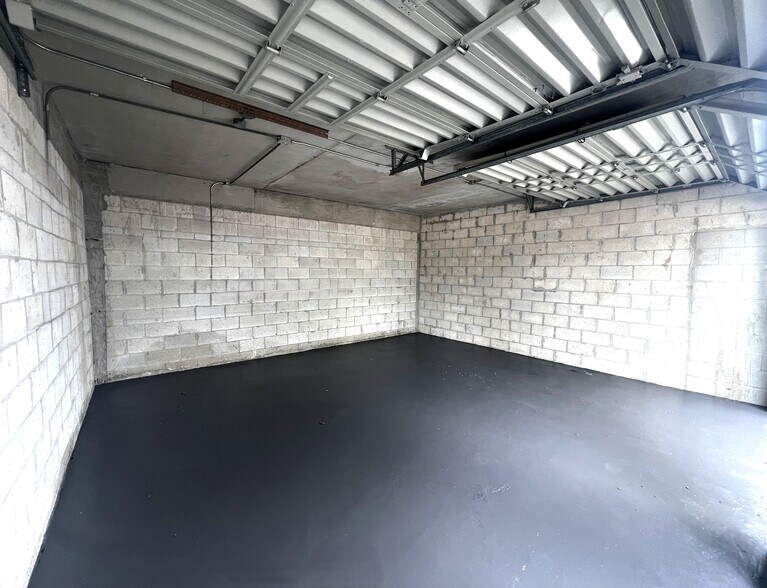 More Photos Of 1909-2099 Opa Locka Blvd, Miami Warehouse For Lease