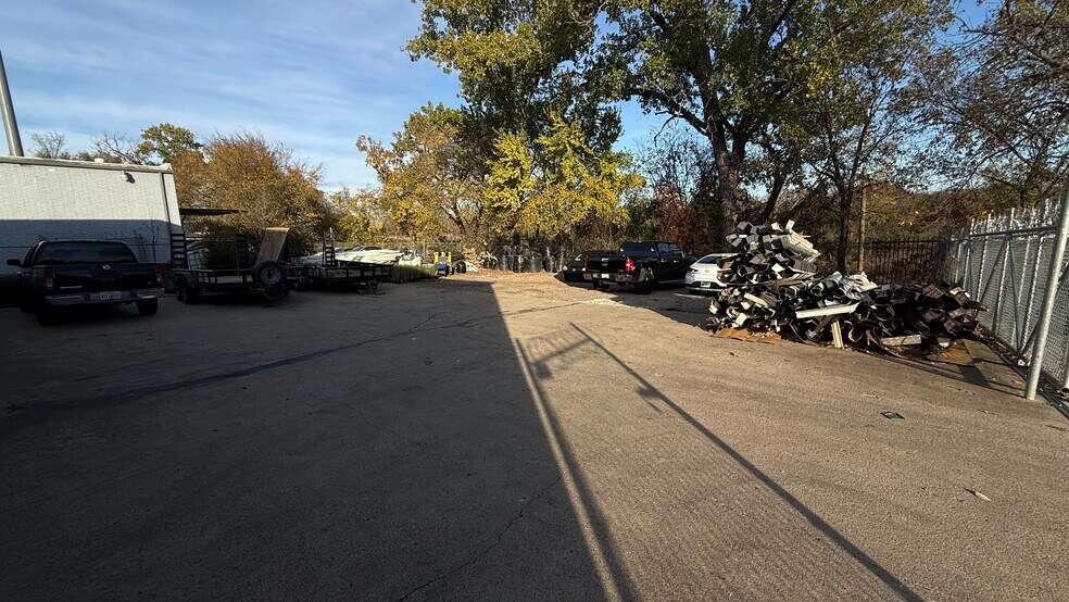 More Photos Of 13534 Floyd Cir, Dallas Light Manufacturing For Lease
