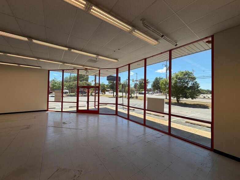 More Photos Of 4461 S Sheridan Rd, Tulsa Freestanding For Lease