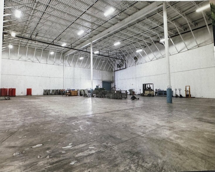 More Photos Of 825 W 6th St, Pueblo Light Distribution For Lease