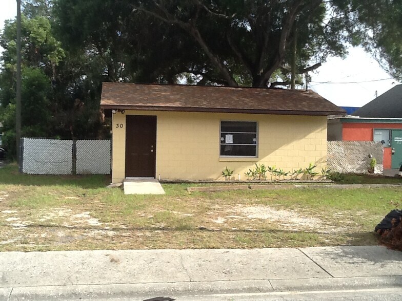 Primary Photo Of 30 E Saint Louis Ave, Eustis Office For Lease