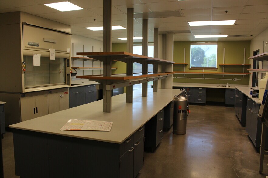 More Photos Of 8333 Hickman Mills Dr, Kansas City Warehouse For Sale