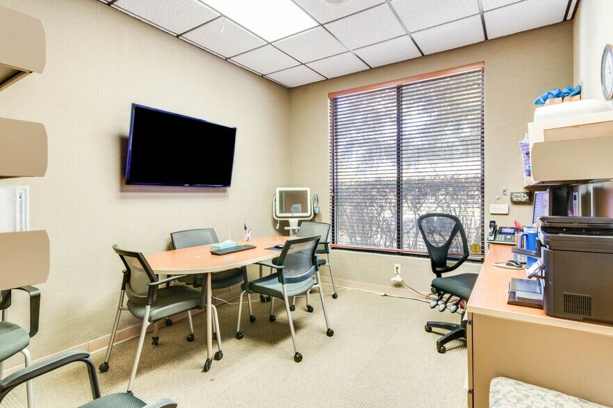 More Photos Of 3839 W Congress St, Lafayette Medical For Sale
