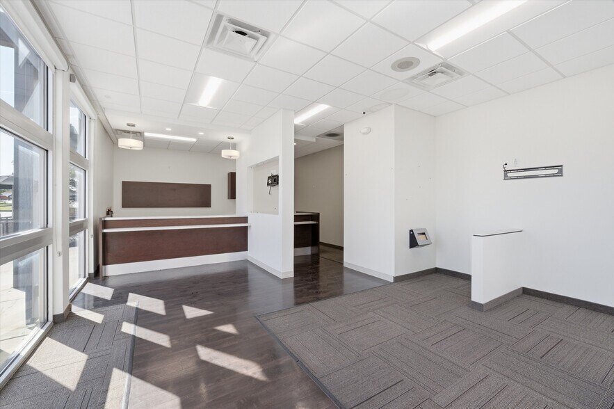 More Photos Of 1115B N Valley Mills Dr, Waco Storefront For Lease