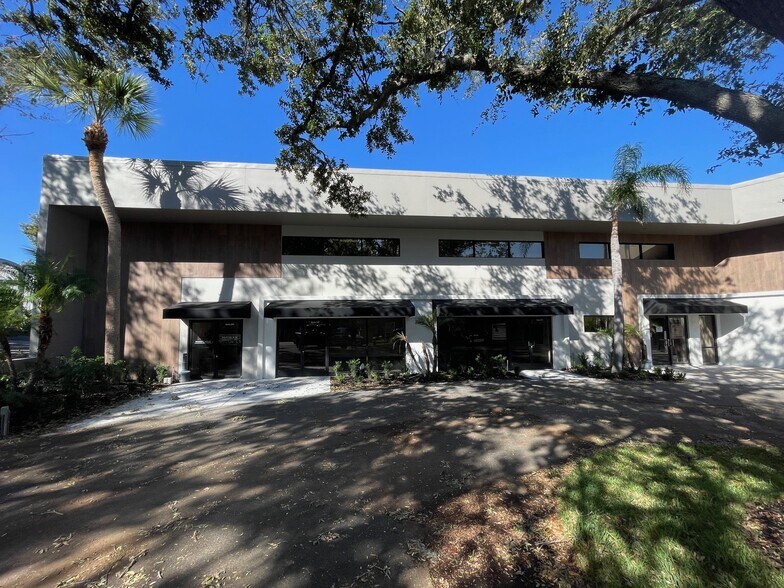 More Photos Of 108 Commerce St, Lake Mary Research And Development For Lease