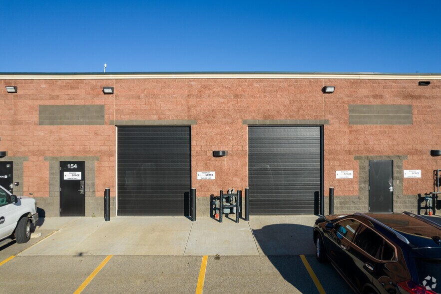 More Photos Of 12143 40th St SE, Calgary Flex For Lease