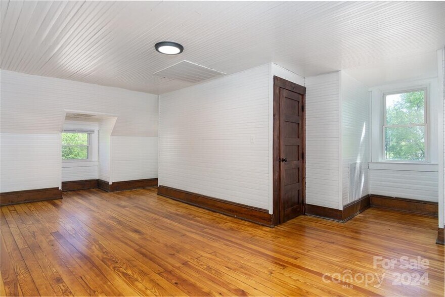 More Photos Of 390 E Main St, Old Fort Office For Sale