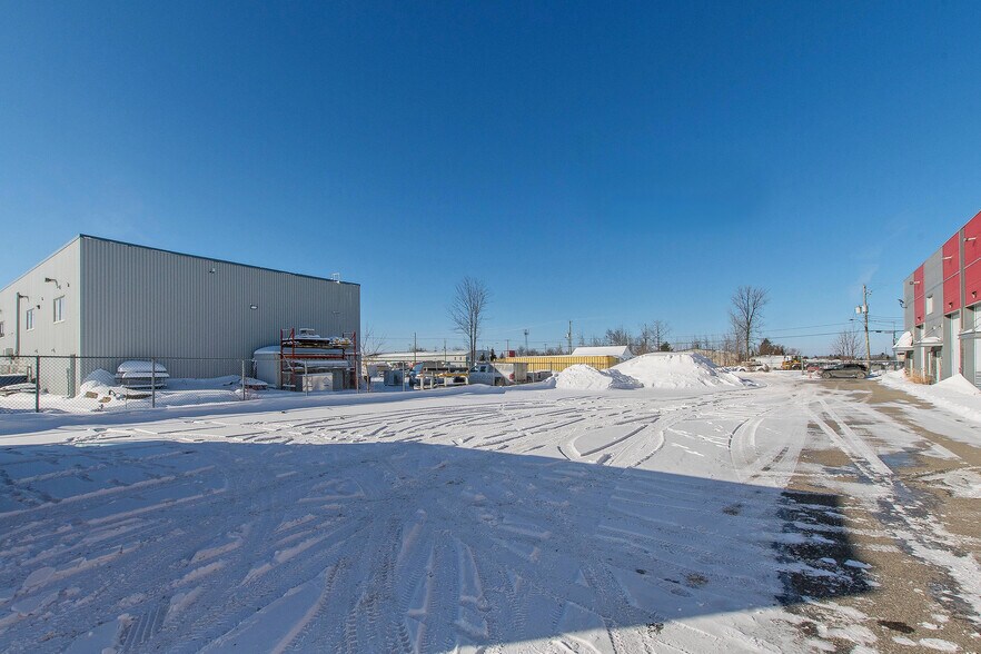 More Photos Of 14410 Rue Rolland-Desjardins, Mirabel Warehouse For Sale
