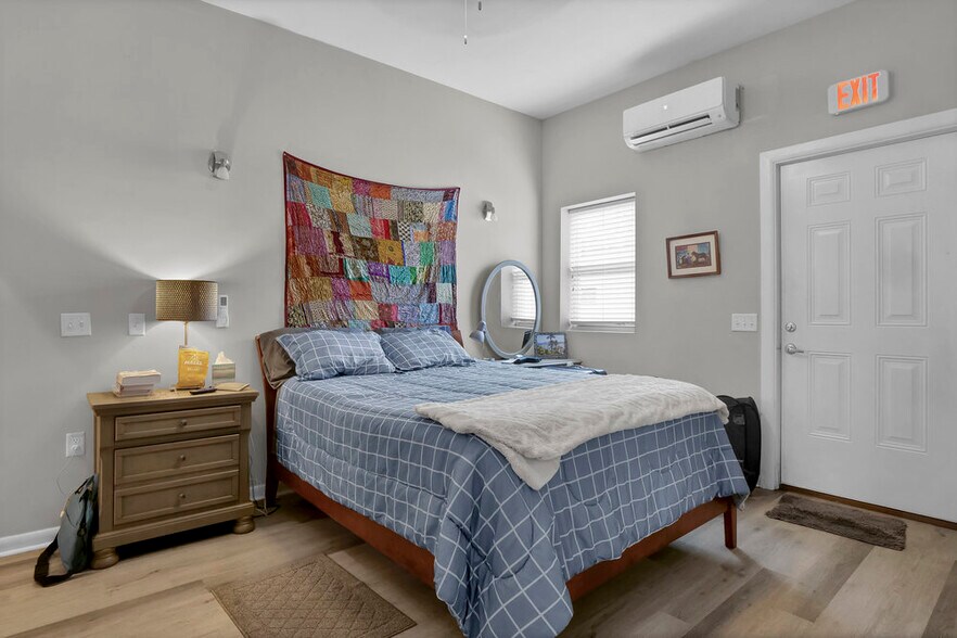 More Photos Of 2020 Princess Place Dr, Wilmington Freestanding For Sale