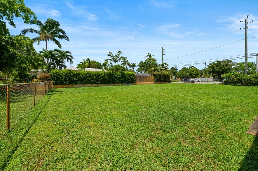 More Photos Of 20 SW 4th St, Dania Office For Sale