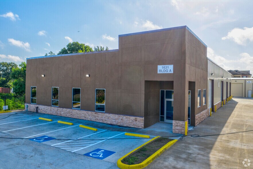 More Photos Of 1631 Highway 6 S, Houston Warehouse For Lease