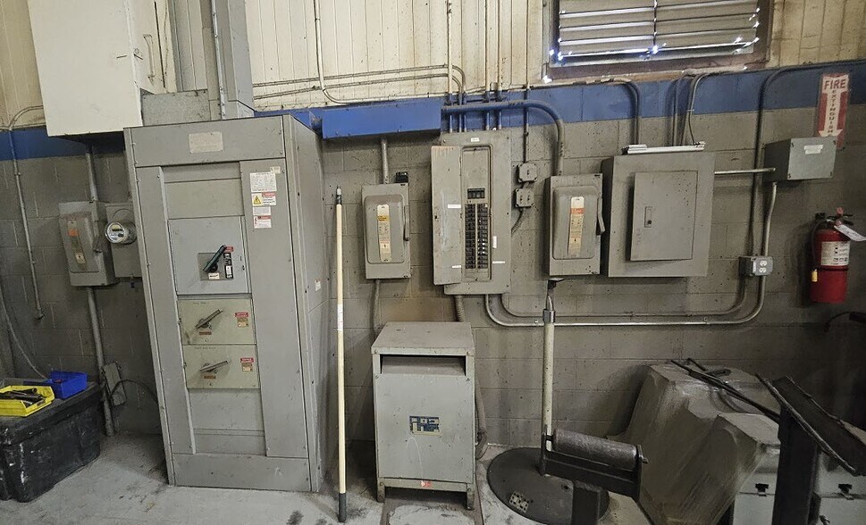 More Photos Of 6310 Wall St, Sterling Heights Warehouse For Lease