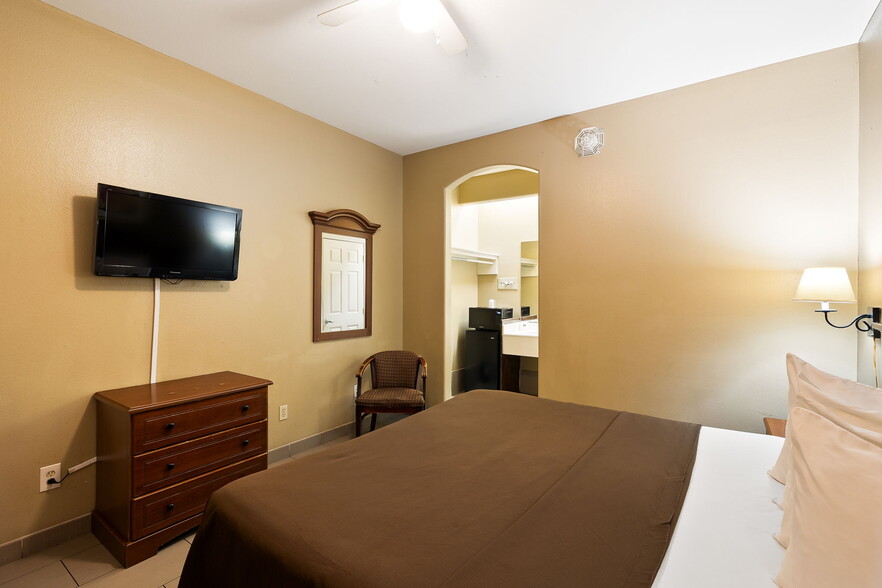 More Photos Of 1010 W Houston Ave, McAllen Hotel For Sale