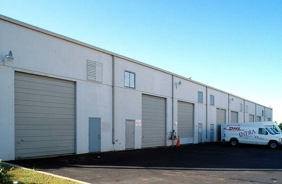 More Photos Of 6004 Techni Center Dr, Austin Warehouse For Lease