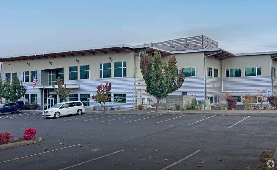 More Photos Of 205 Wasco Loop, Hood River Light Manufacturing For Lease