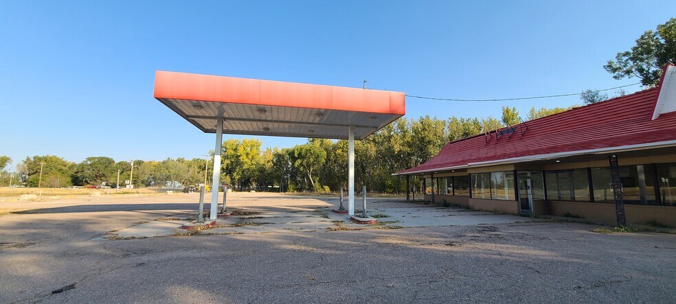 More Photos Of 14417 S L-56d, Brady Convenience Store For Sale