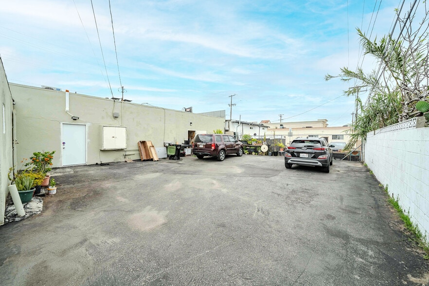 More Photos Of , Norwalk General Retail For Sale