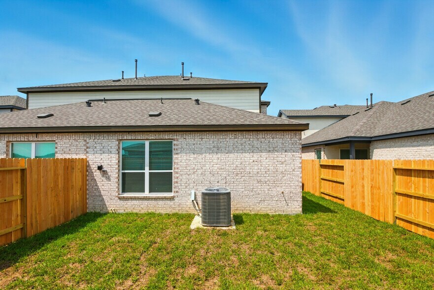 More Photos Of 1805 N Peach Creek Dr, Dayton Apartments For Sale