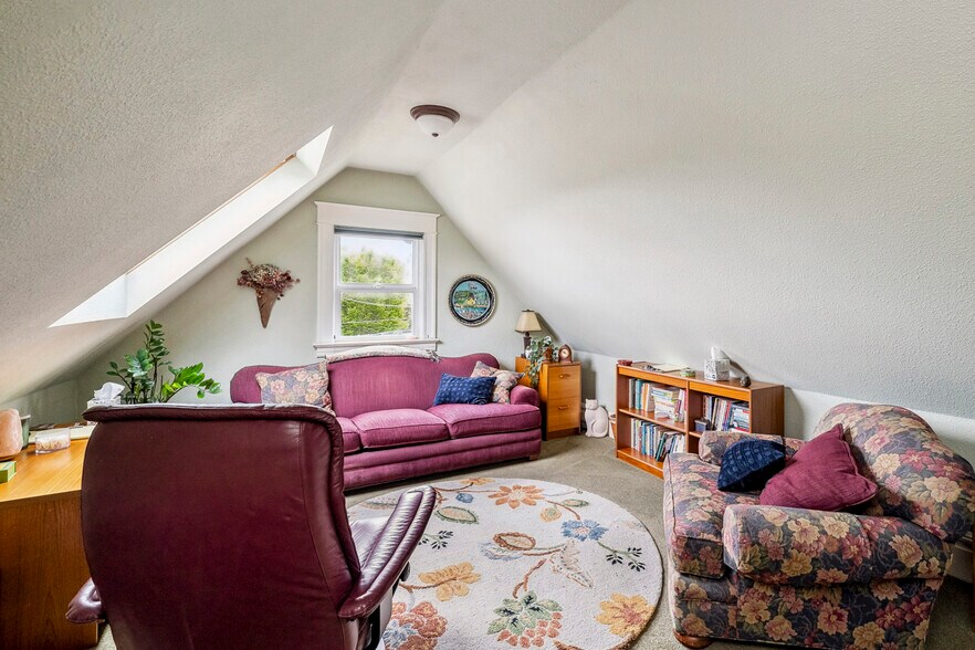 More Photos Of 5525 E Burnside St, Portland Office Residential For Sale