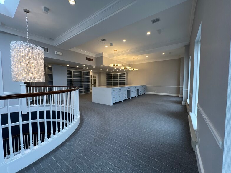 More Photos Of 21 South Ave, New Canaan Storefront Retail Office For Lease