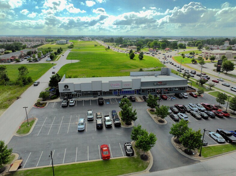 More Photos Of 3600 SE Guess Who Dr, Bentonville Storefront For Lease