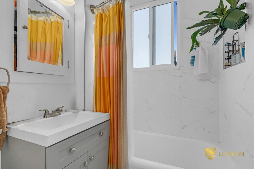 More Photos Of , Los Angeles Multifamily For Sale