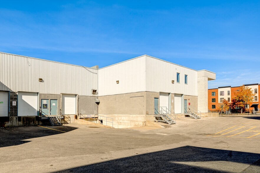 More Photos Of 8552-8678 Boul Pie-IX, Montréal Warehouse For Lease