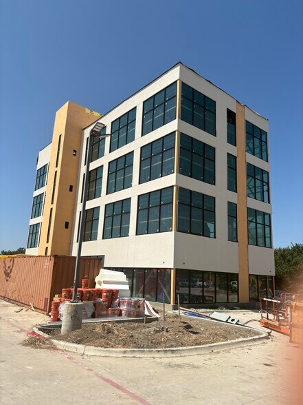 More Photos Of 851 N Central, McKinney Medical For Sale