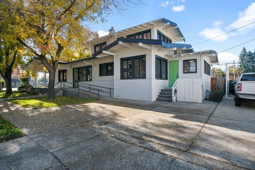 More Photos Of 741 E Main St, Turlock Office Residential For Lease