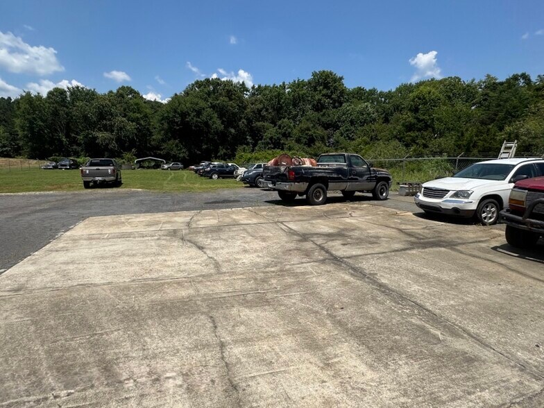 More Photos Of 975-979 E Liberty St, York Auto Dealership For Sale
